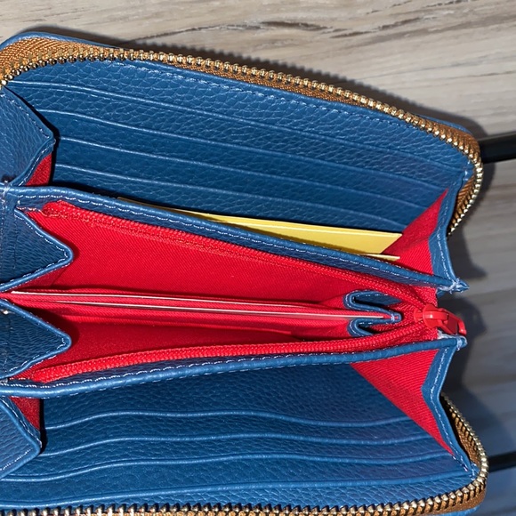 NWT- Dooney & Bourke Pebble Leather Medium Zip Around Wallet, Jeans - Picture 4 of 9